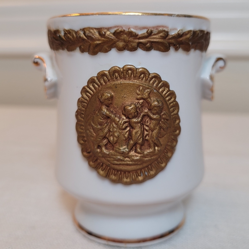 ARNART Beehive mark relief cameo mother with children